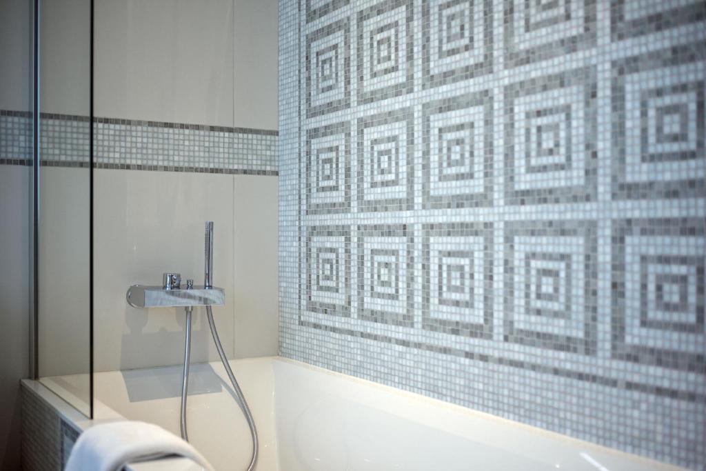 The One Alma Paris - Resim 31