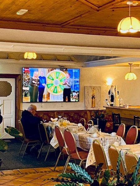 Televiisor ja/või meelelahutuskeskus majutusasutuses The Lanterns Hotel
