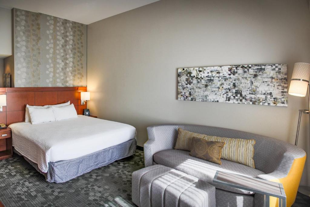 Courtyard by Marriott Norman - Habitación King Con Balcón