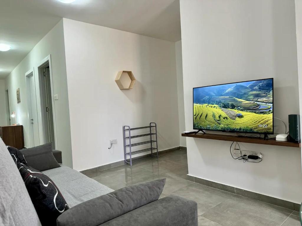 TV a/nebo společenská místnost v ubytování MIVE-Delux Three Bedroom Apartment in Marsaskala