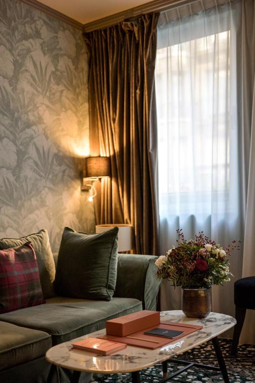 The One Alma Paris - Resim 10