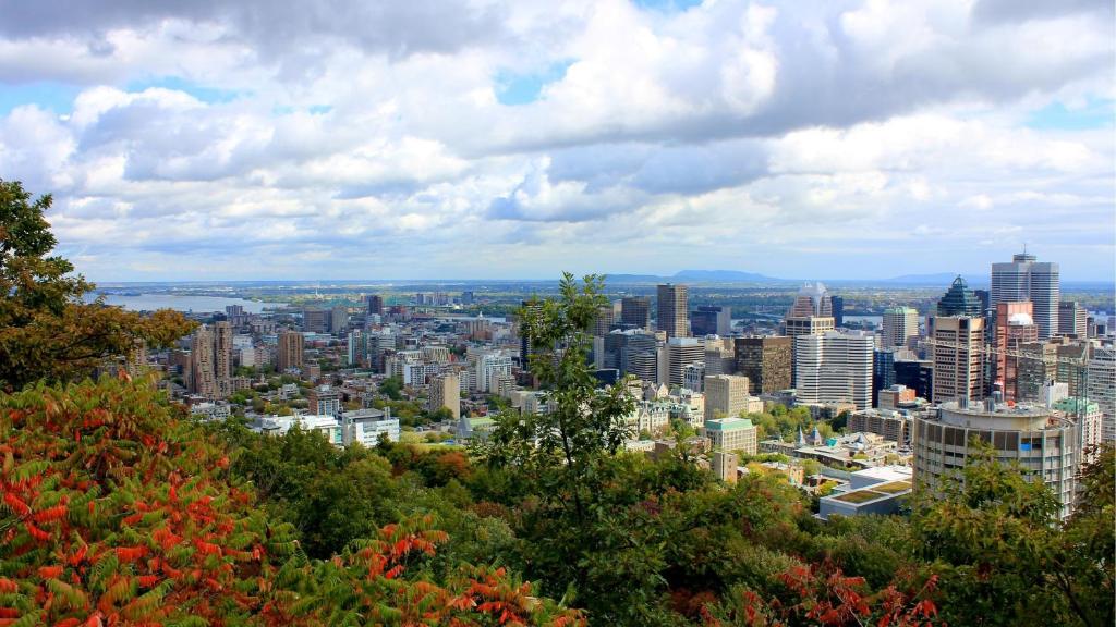 Holiday Inn Express Montreal Airport - St-Laurent by IHG