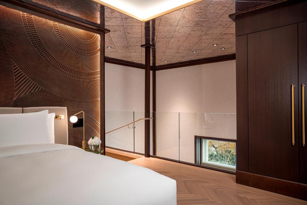 
Almanac Duplex Suite with Parkview
