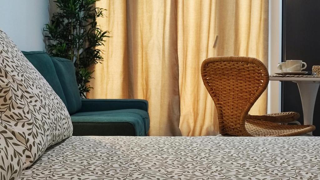 a room with a bed and two chairs and a table at Alojamientos Rurales Las Candelas in Santa Marta de Magasca