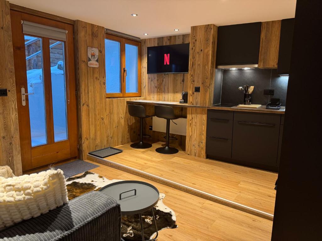 Kuchyň nebo kuchyňský kout v ubytování Studio rénové au centre de Saas-Fee
