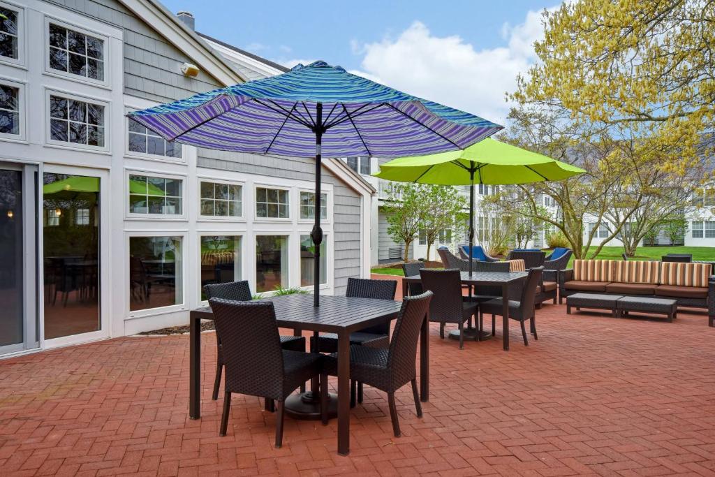 Courtyard Cape Cod Hyannis photo