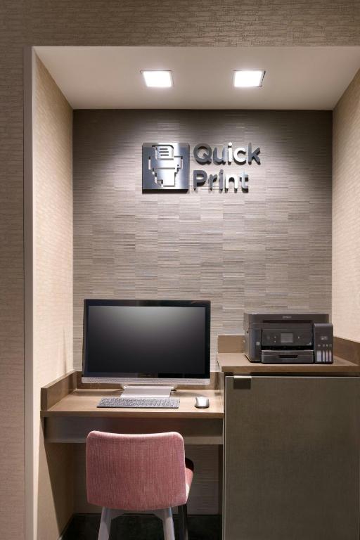 TV a/nebo společenská místnost v ubytování Courtyard by Marriott Cedar City