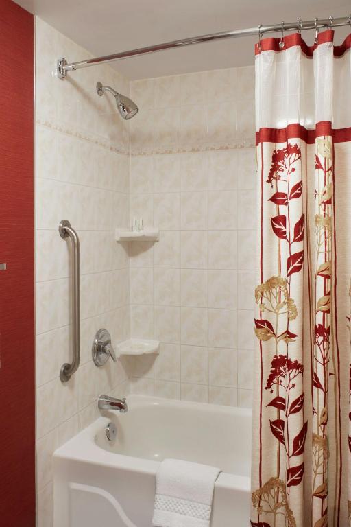 Courtyard by Marriott Niagara Falls - Resim 24