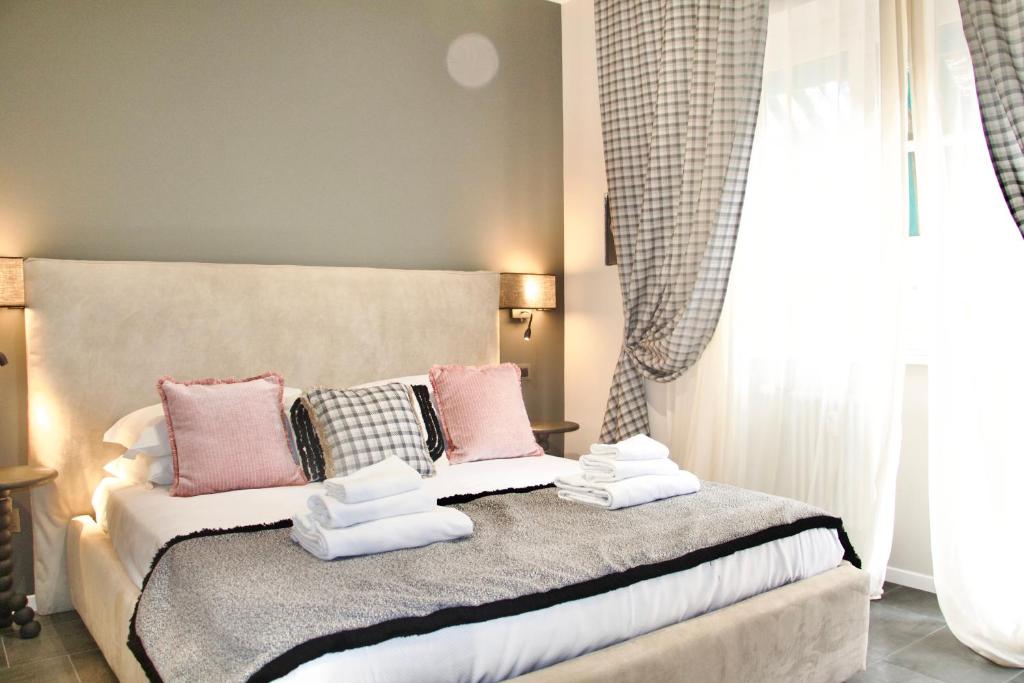 Postel nebo postele na pokoji v ubytování Xcross Suites Garbatella