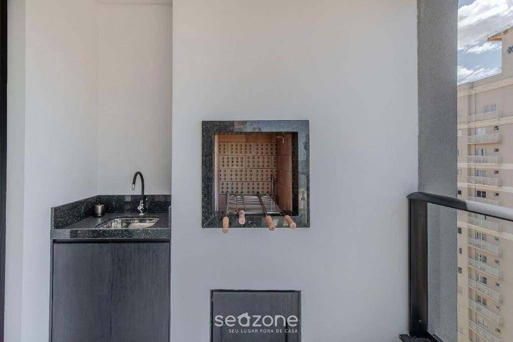 a bathroom with a sink and a mirror on the wall at Apto c/ Vista Mar | 500m Praia Itapema DSH1702 in Meia Praia
