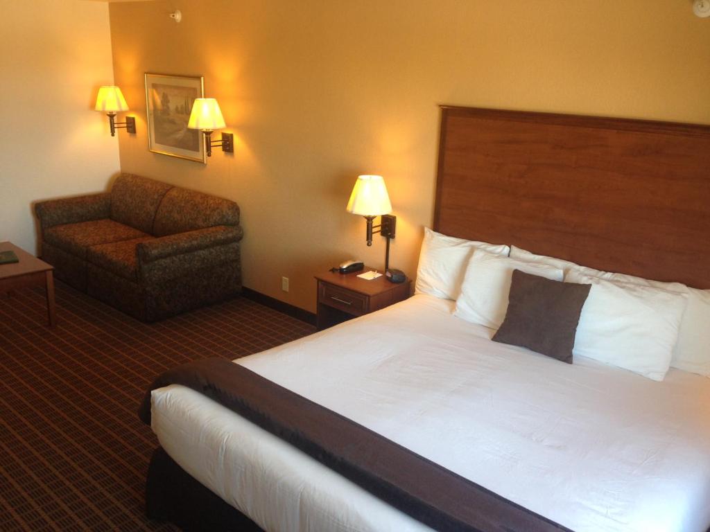 Expressway Suites Fargo photo