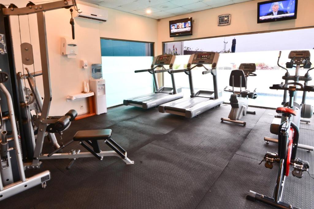 Fitness centrum a/nebo fitness zařízení v ubytování Courtyard by Marriott Paramaribo