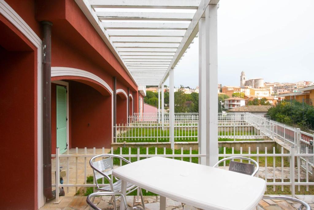 a white table and chairs sitting on a balcony at Monolocale con terrazzo a Sirolo - S052 in Sirolo