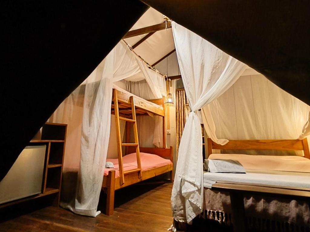 Postelja oz. postelje v sobi nastanitve Glamping Algodões