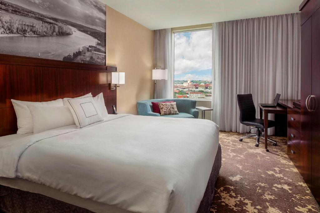 Courtyard by Marriott Portland City Center photo