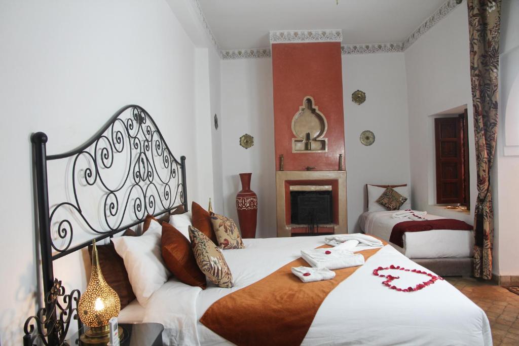 Postel nebo postele na pokoji v ubytování Riad Tizgui