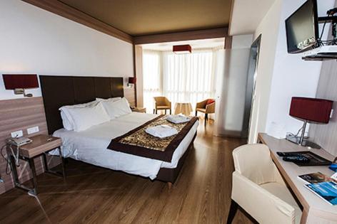 Postel nebo postele na pokoji v ubytování TH Cadore - Hotel Antelao