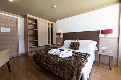 Postel nebo postele na pokoji v ubytování TH Cadore - Hotel Antelao