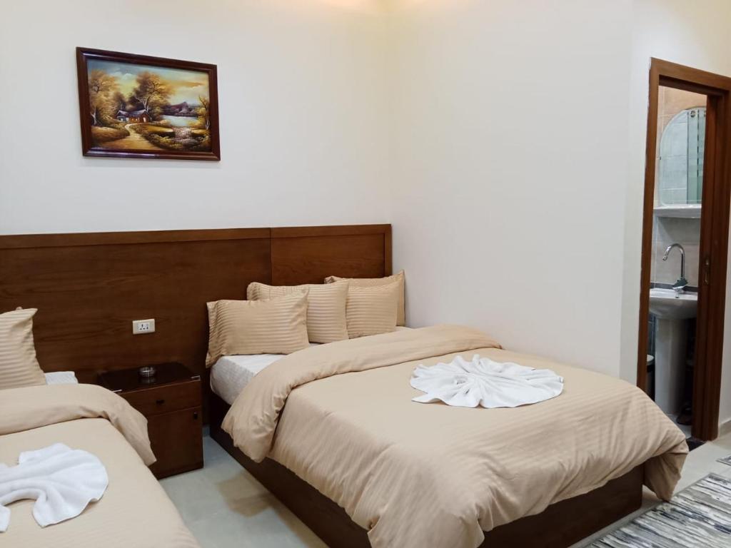 Postel nebo postele na pokoji v ubytování New Panorama Inn