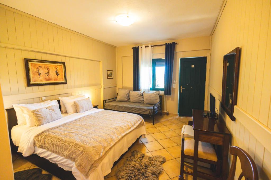 Postel nebo postele na pokoji v ubytování Aphrodite's Inn Kalavrita