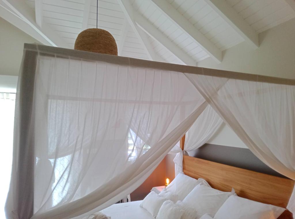 Postel nebo postele na pokoji v ubytování Chambre d'hôte friar's bay