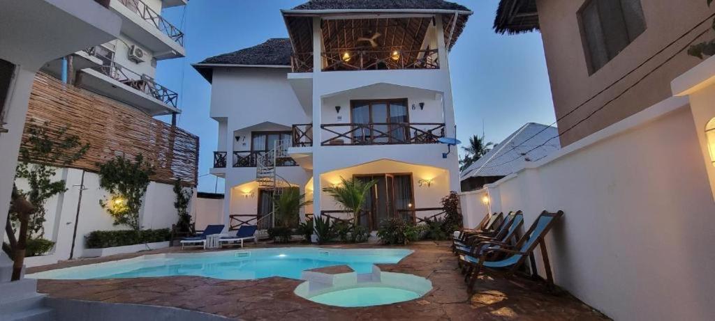 Bazén v ubytování Boutique Ocean View Nungwi nebo v jeho okolí