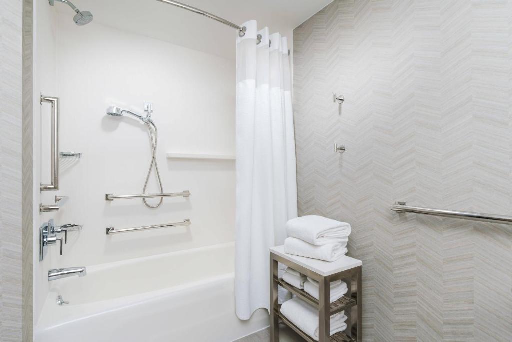 Courtyard by Marriott Orlando Downtown - King Kamer Met Bad - Toegang Voor Mobiliteit