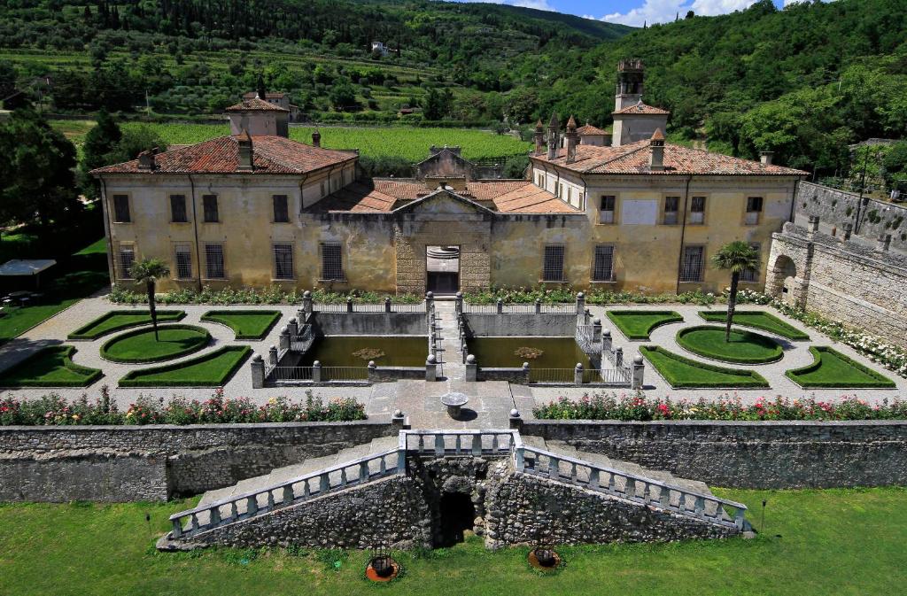 Villa Della Torre tesisinin kuş bakışı görünümü