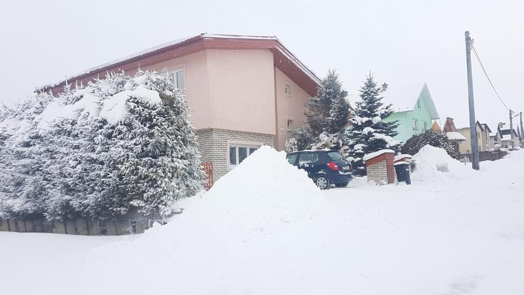 a pile of snow in front of a house at Apartmán Šuňava in Vyšnie Šuňava