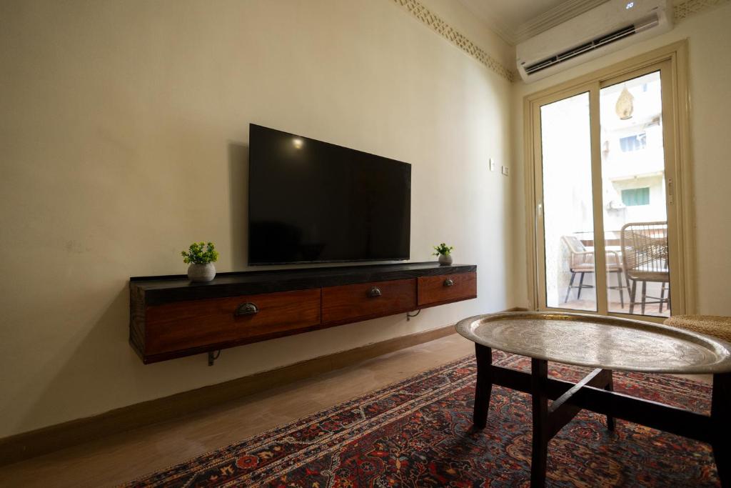 Sunny Apt In Downtown Cairo Near Tahrir Square - Housity