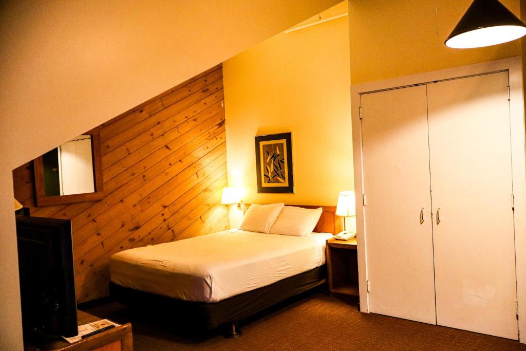 Snowy Owl InnandResort