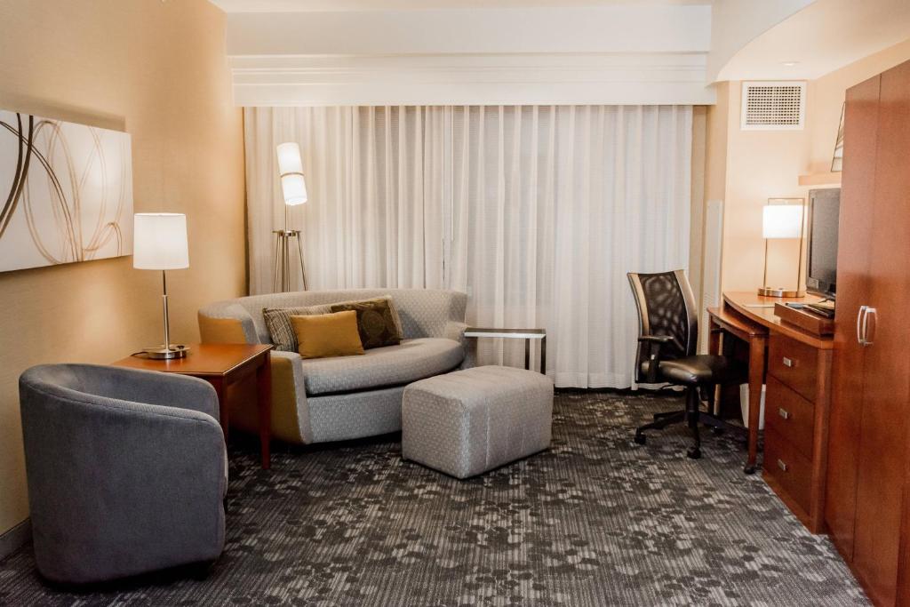 Courtyard by Marriott Lafayette photo