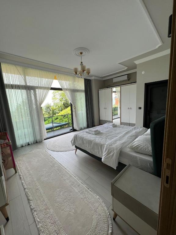 A bed or beds in a room at Çolakoglu konagı