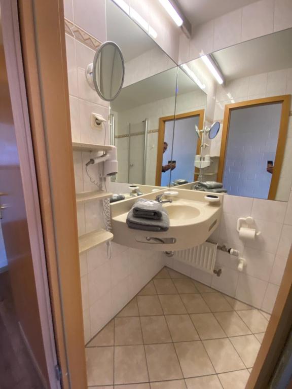 Koupelna v ubytování FeWo Pool, Sauna, Wellness, Gartenterrasse ENGELMEER