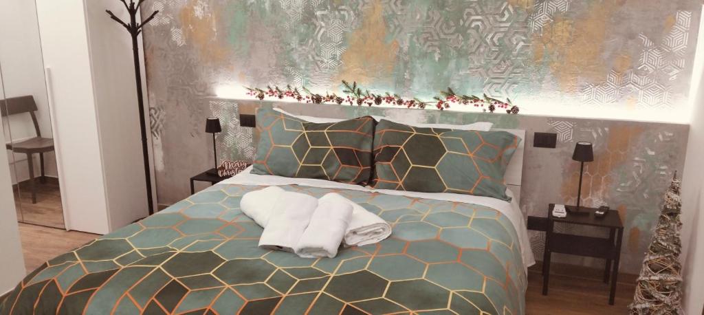 a bedroom with a bed with two towels on it at Re Giocondo Room in Foiano della Chiana