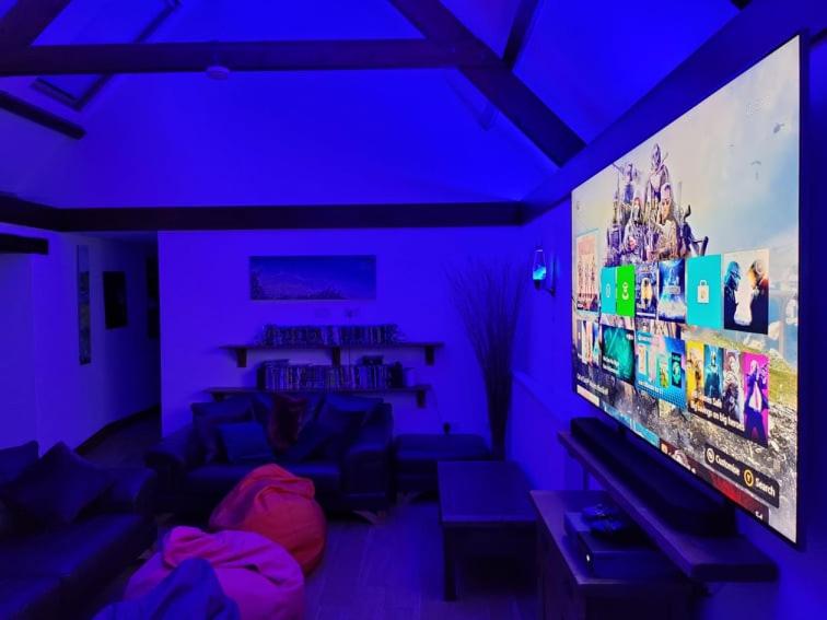 Et tv og/eller underholdning på Park Court Barn