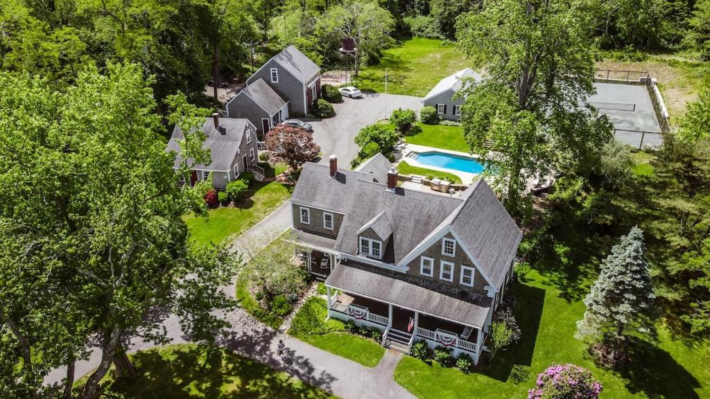 Gallery image of Cape Cod Estate - Pool, Tennis, Game Barn, Sleeps 20 in Sandwich