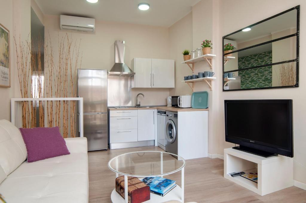 A kitchen or kitchenette at Apartamentos Uncibay Premium