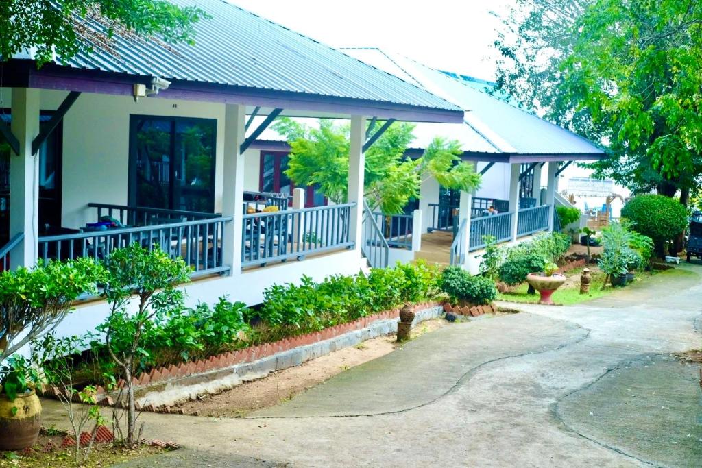 Three Trees Samui Resort - Sarocha Villa - 6