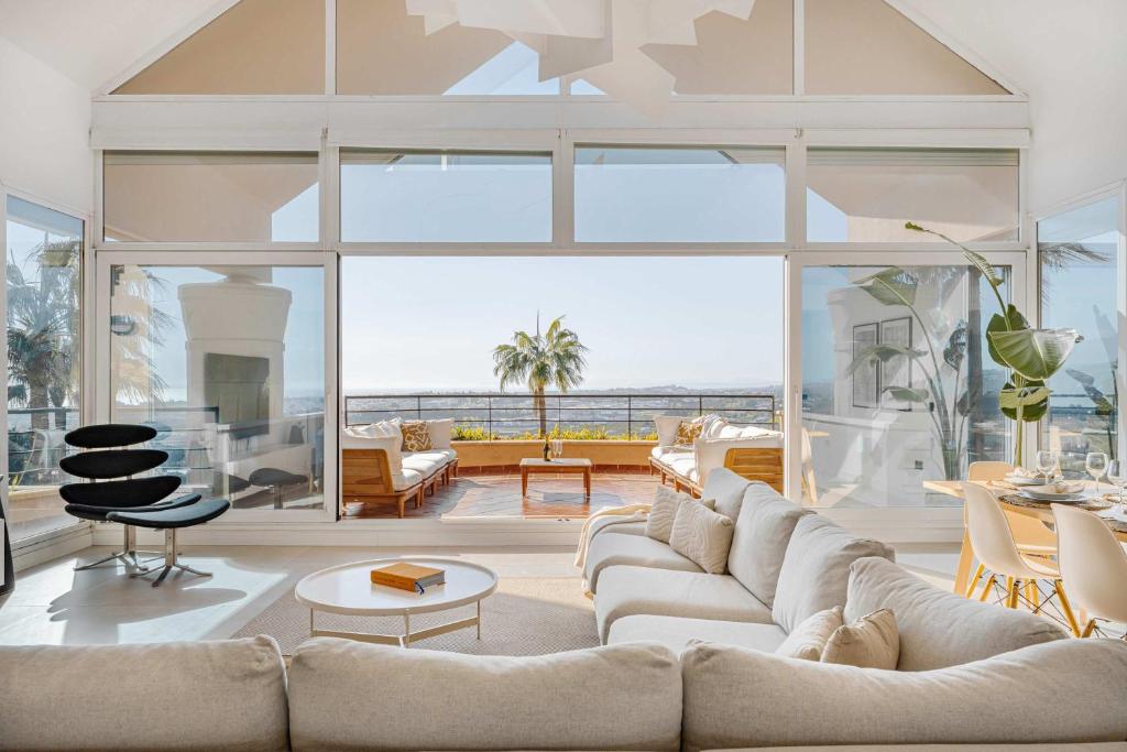 Posedenie v ubytovaní HEATED ROOFTOP POOL PENTHOUSE VIEWS MAGNA MARBELLA