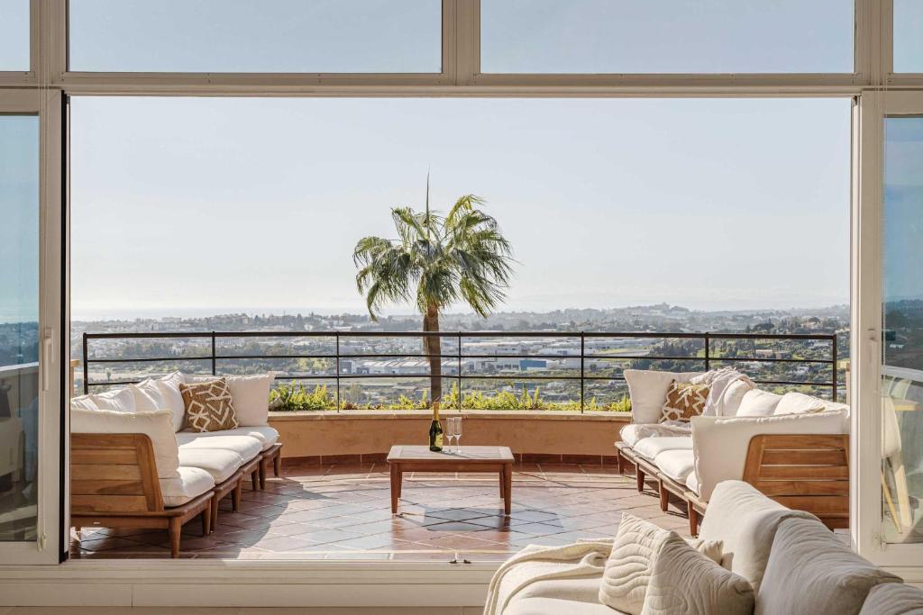 Posedenie v ubytovaní HEATED ROOFTOP POOL PENTHOUSE VIEWS MAGNA MARBELLA