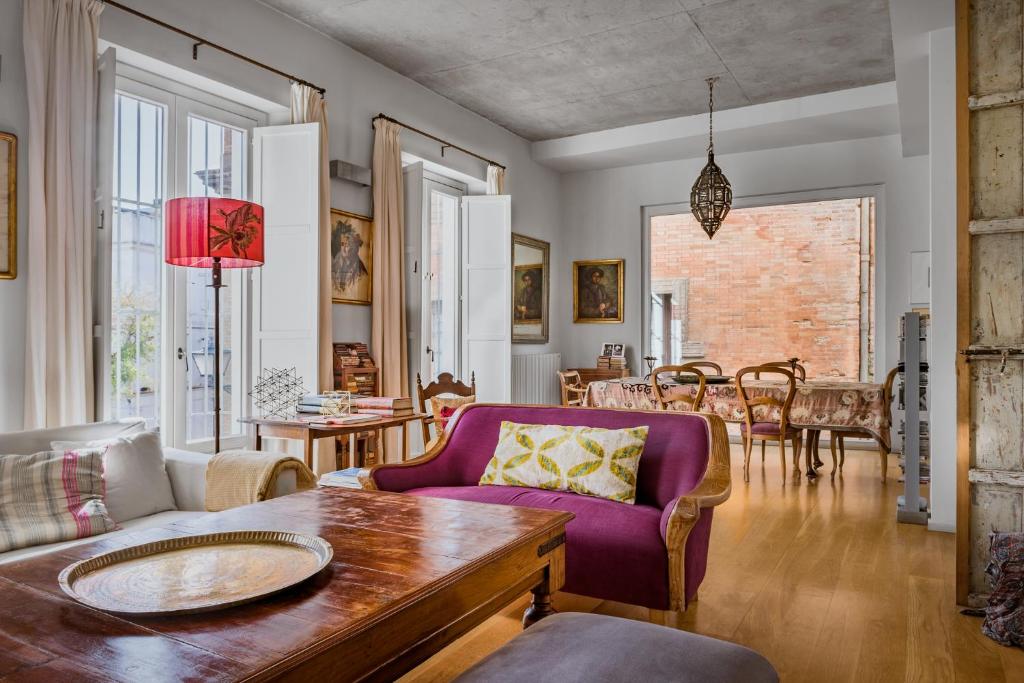 Et opholdsområde på Casa Boutique San Bernardo, con jacuzzi y parking.