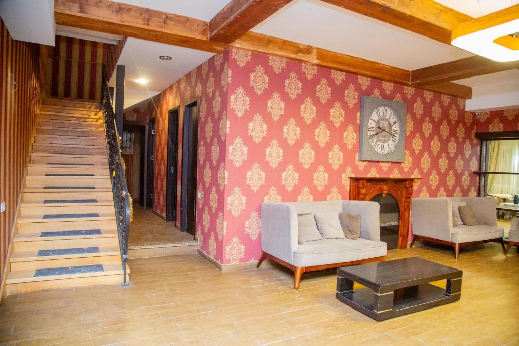 Posezení v ubytování Edelweiss Hotel