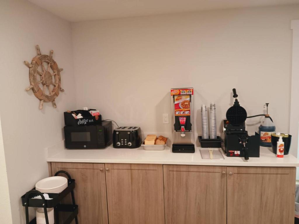 Kuchyň nebo kuchyňský kout v ubytování West Beach Suites