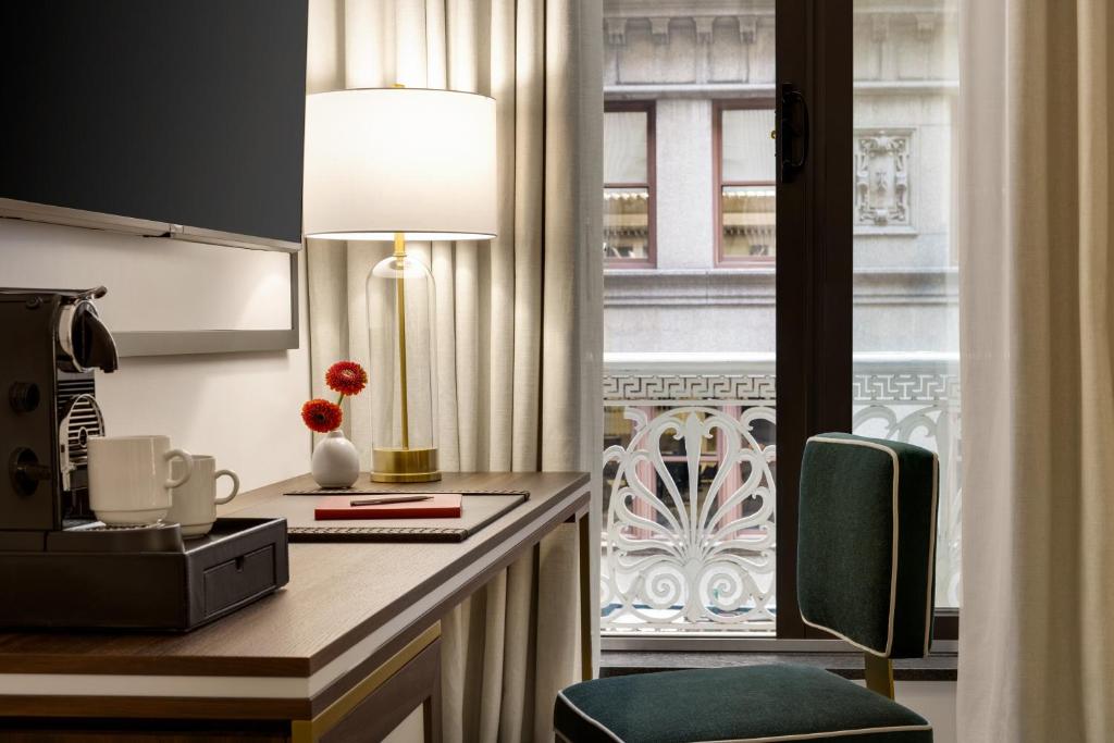 The Chemists Club Hotel - Deluxe Double Room