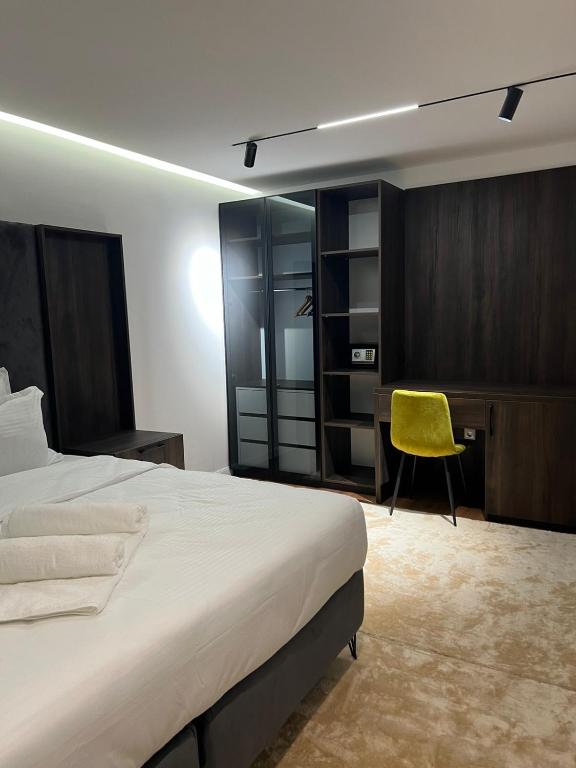 Postel nebo postele na pokoji v ubytování Hotel Europa Prishtina