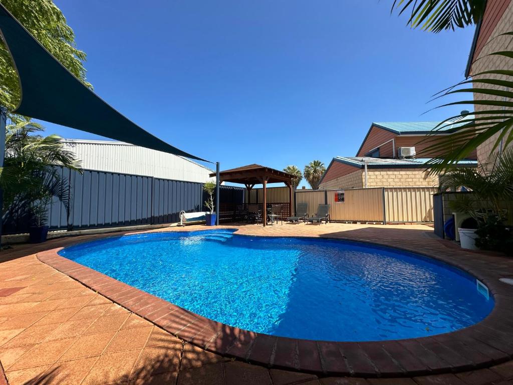 Bazén v ubytování Blue Ocean Villa 6 - Kalbarri, WA nebo v jeho okolí