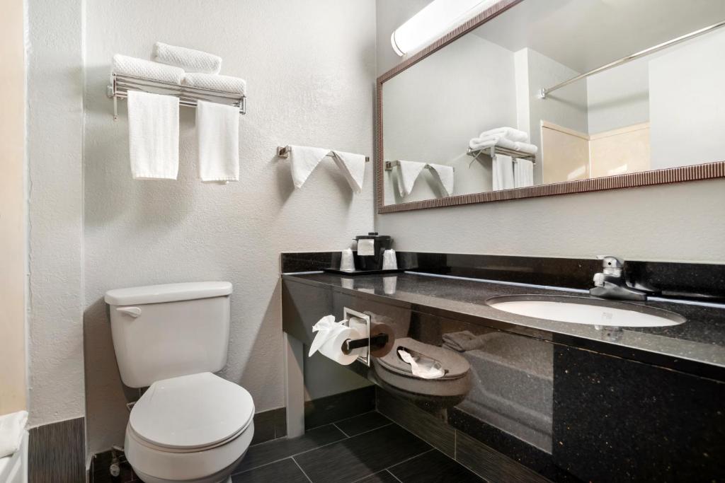 Quality Inn & Suites Birmingham - Highway 280 photo