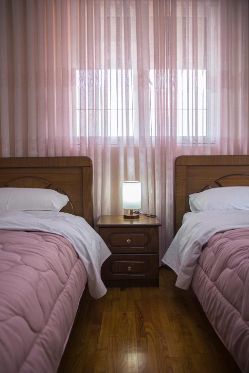 Postel nebo postele na pokoji v ubytování Vila Visi Hotel
