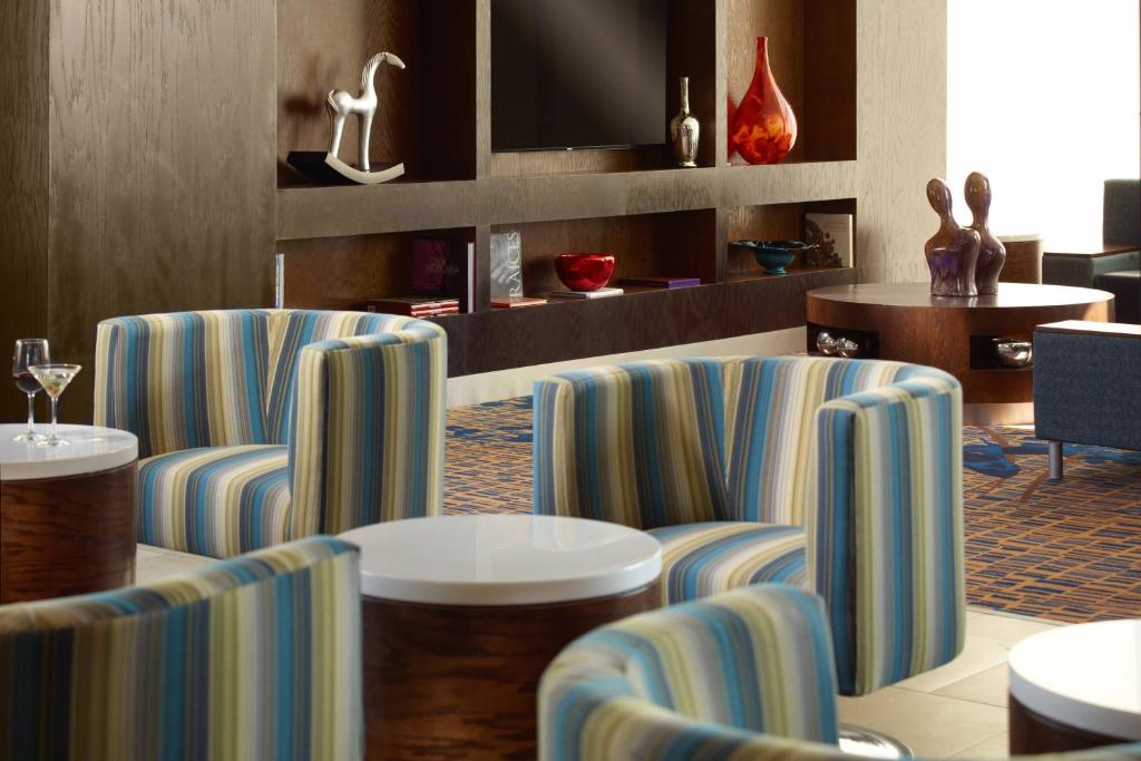 Posezení v ubytování Courtyard by Marriott Queretaro